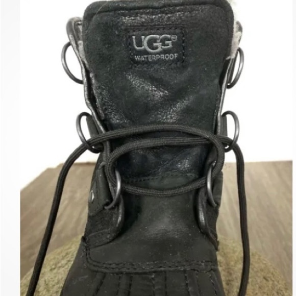 EUC UGG Waterproof Women's Black Leather Lace Up Ankle Boots s/n 1007999 Sz 6 - Picture 4 of 10